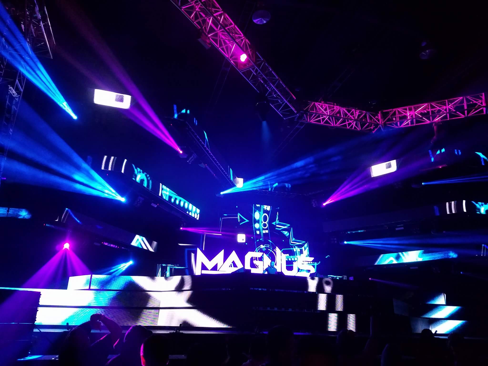 Magnus performing on the Dreamstate stage in 2016